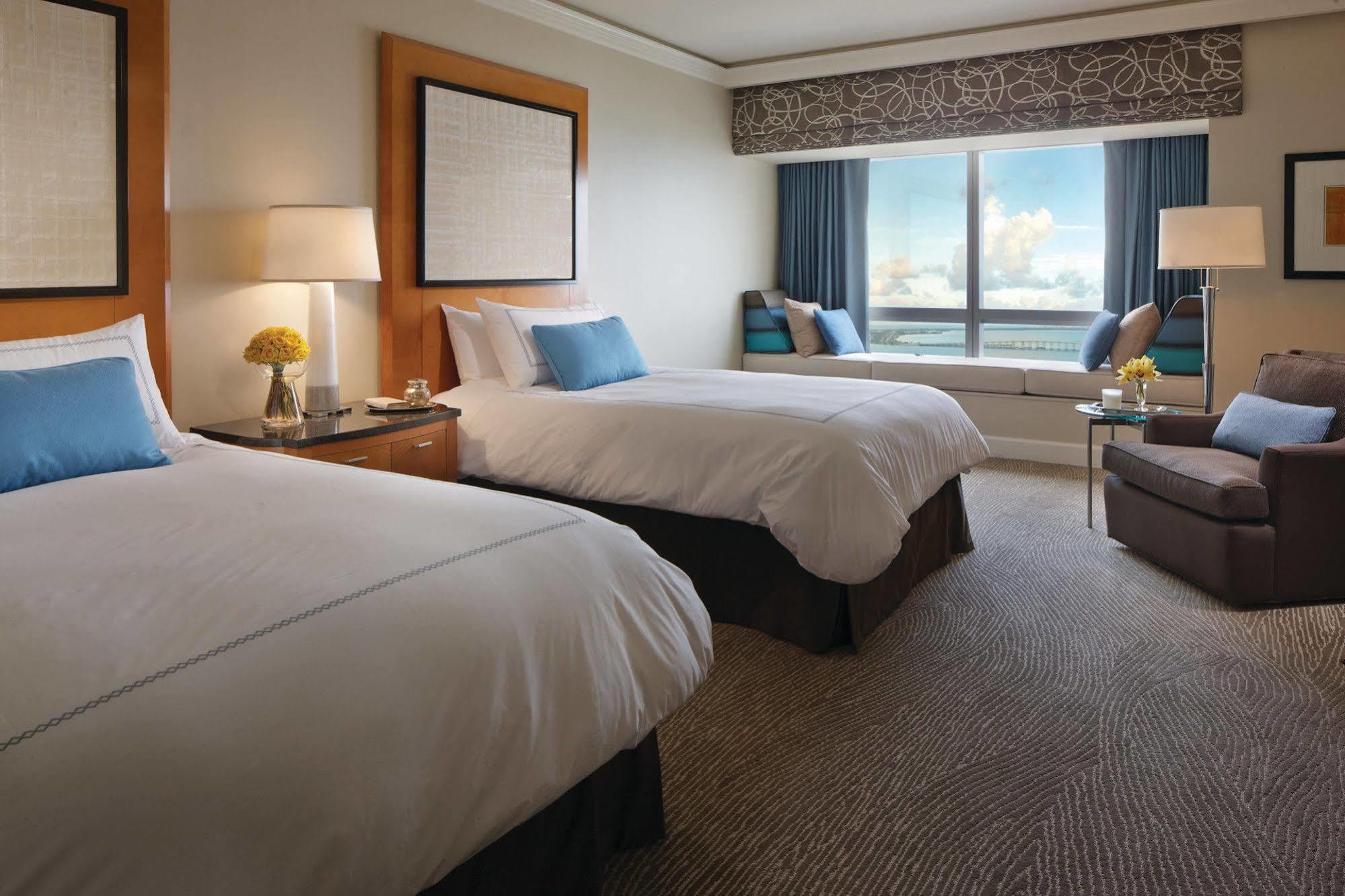 Four Seasons Hotel Miami - Luxury Private Residences Eksteriør billede